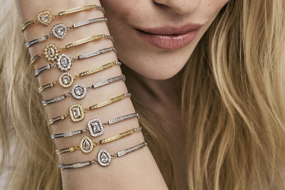 <strong>BRACELETS</strong>
