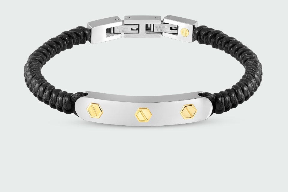 <strong>REFINED<br>COLLECTION</strong>