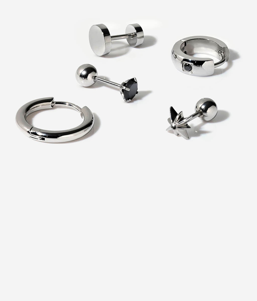 <strong>RINGS AND EARRINGS</strong>