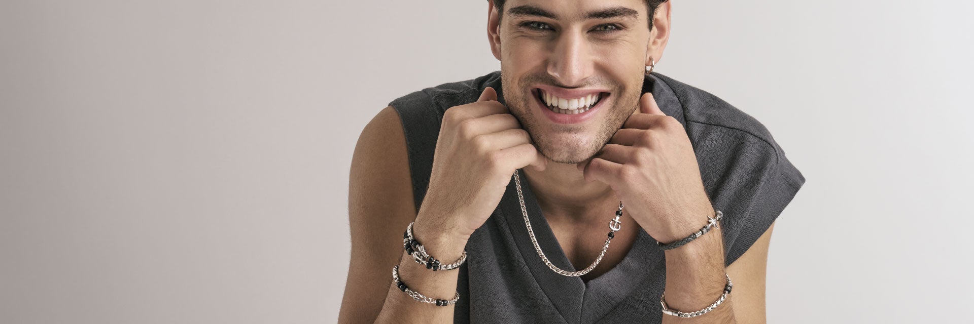<strong>SHOP <br>BY COLLECTION</strong>