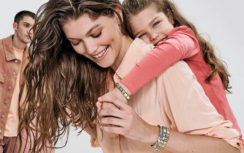 <strong>MOTHER'S DAY</strong>